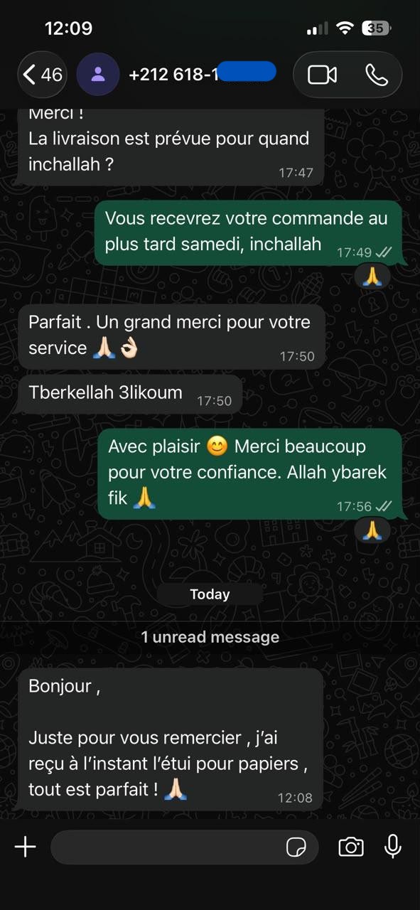 Capture WhatsApp d’un client satisfait après la réception de son étui